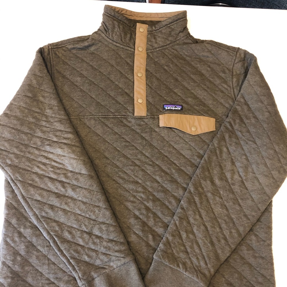 Men’s PATAGONIA Long Sleeve. EXCELLENT CONDITION!